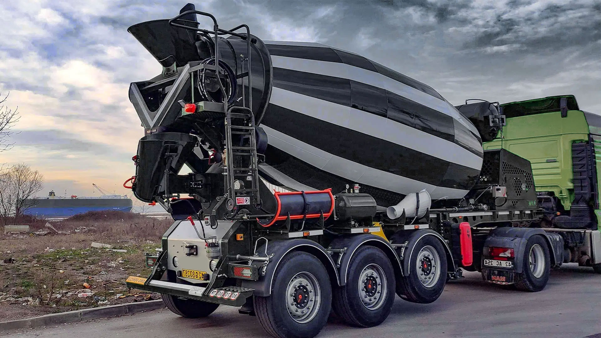 STRONG CHASSIS CONCRETE MIXER TRAILER