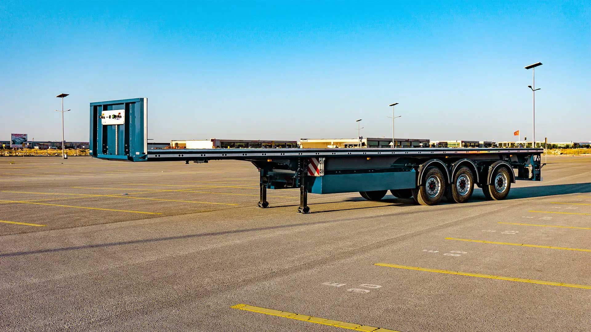 FLATBED TRAILER WITH MECHANIC STEERING