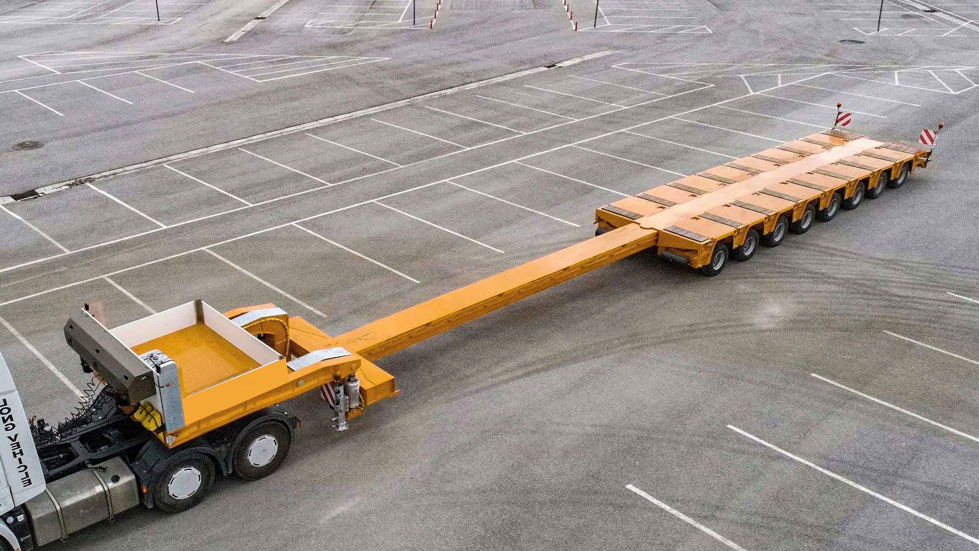 LONG TRANSPORT ON 8 AXLE EXTENDABLE LOWBED