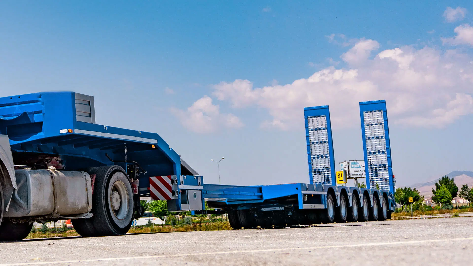 100 TONS LOADING CAPACITY WITH 6 AXLE EXTENDABLE LOWBED