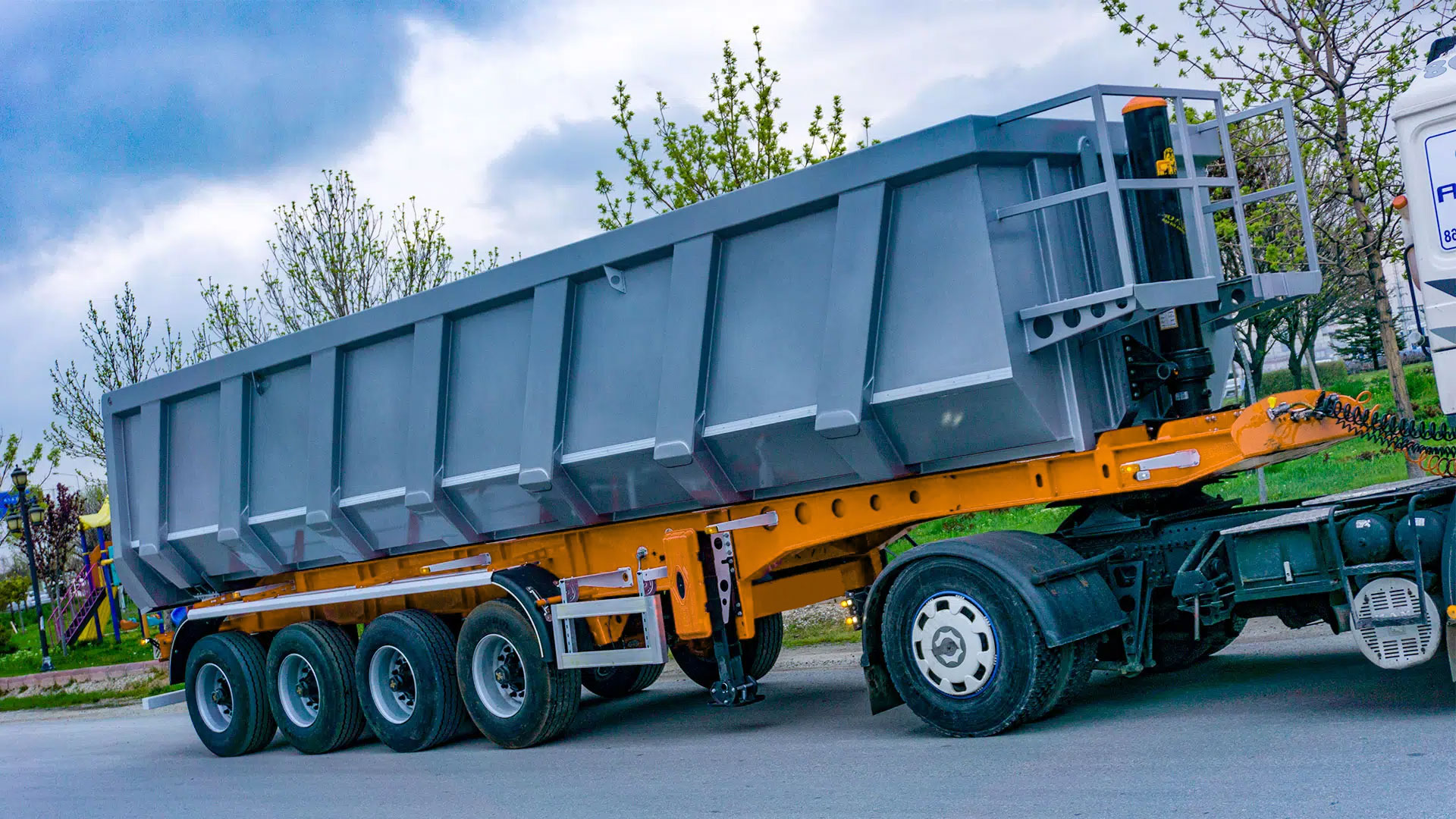 Rock Type Tipper Trailer may produce with self steering axle