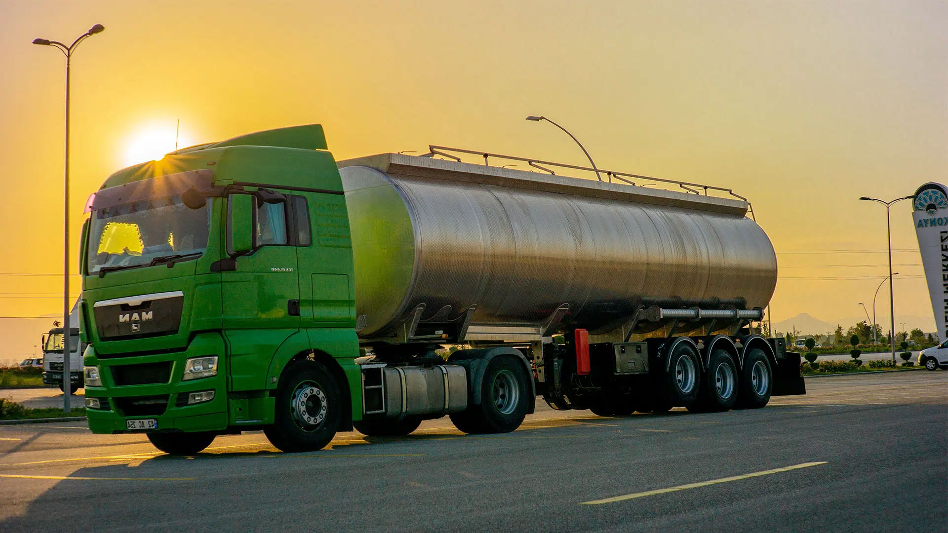 Different Options with Stainless Tanker Trailer